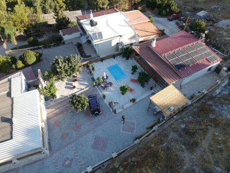 VPER320-A TWO BEDROOM VILLA WITH GARDEN AND SMALL SWIMMING POOL NEAR MIRES