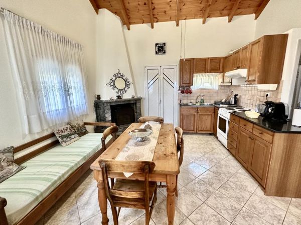 HNKL31-A Seafront hotel of 14 rooms on the south coast of Crete at Kali Limenes.  - 11