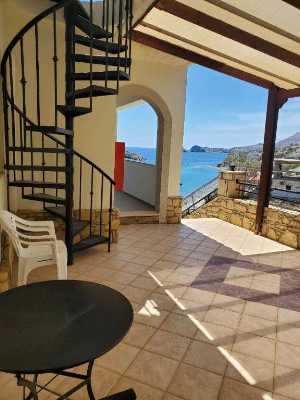 HNKL31-A Seafront hotel of 14 rooms on the south coast of Crete at Kali Limenes.  - 4