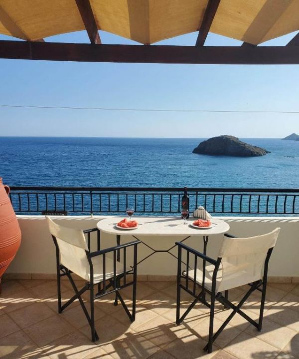 HNKL31-A Seafront hotel of 14 rooms on the south coast of Crete at Kali Limenes.  - 21
