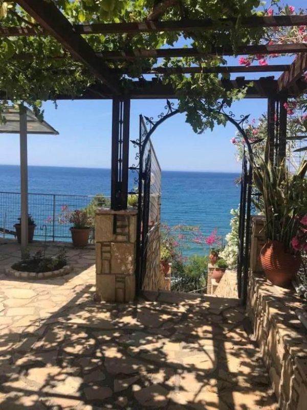 HNKL31-A Seafront hotel of 14 rooms on the south coast of Crete at Kali Limenes.  - 20