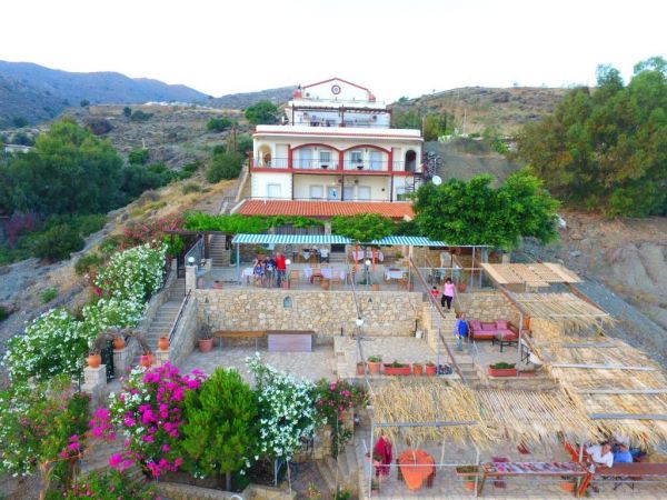 HNKL31-A Seafront hotel of 14 rooms on the south coast of Crete at Kali Limenes.  - 18