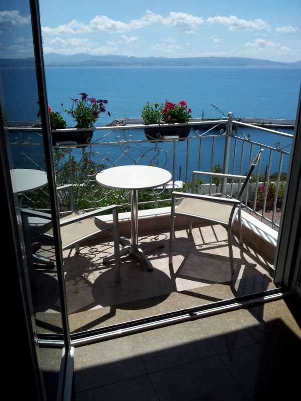 HO21 - Agia Galini, Apartment Block in superb position over looking the harbour - 2