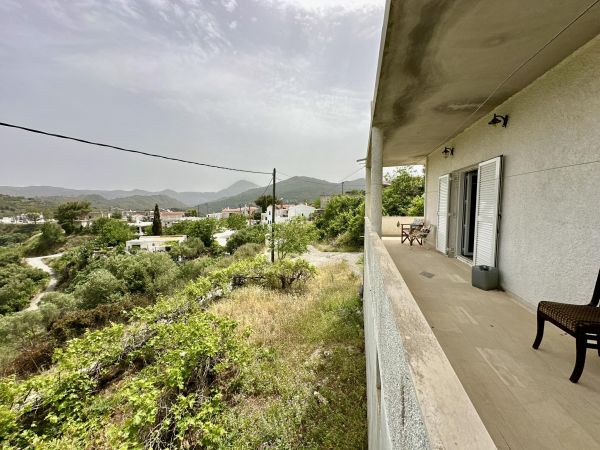 VF330-A lovely village house with a large garden within the village of Frati - 4