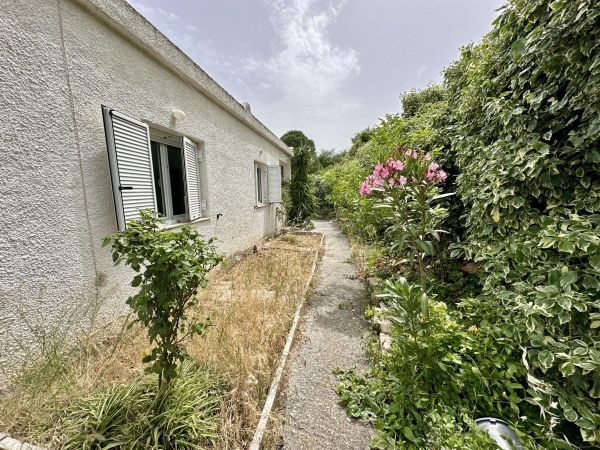 VF330-A lovely village house with a large garden within the village of Frati - 10