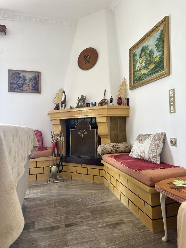VF330-A lovely village house with a large garden within the village of Frati - 5