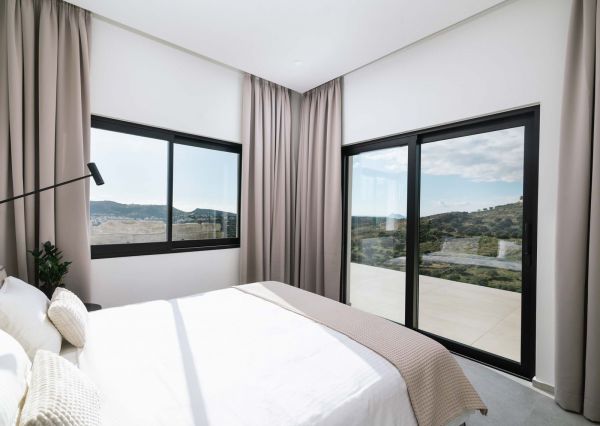 VKAM341- A luxurious four bedroom villa with swimming pool and fantastic sea views - 11