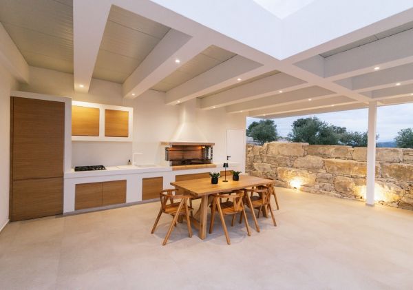 VKAM341- A luxurious four bedroom villa with swimming pool and fantastic sea views - 9