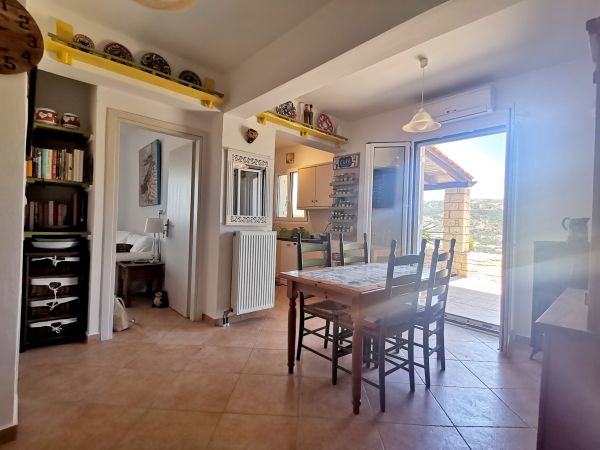 VMO 307 - A three bedroom villa with gardens and fantastic mountain views - 2