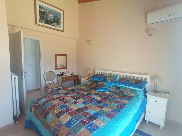 VMO 307 - A three bedroom villa with gardens and fantastic mountain views - 6