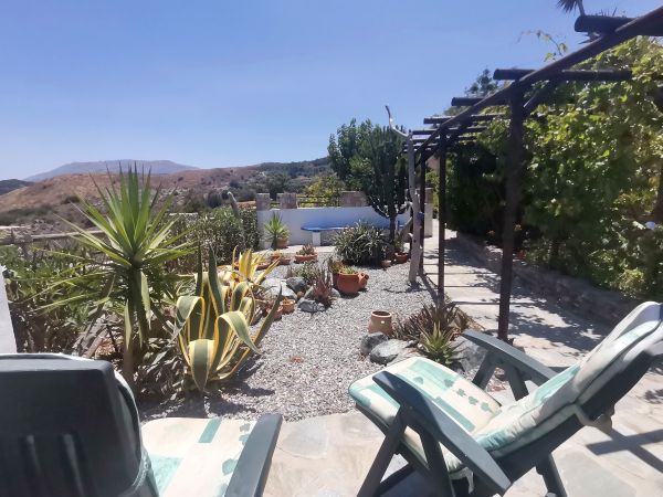 VMO 307 - A three bedroom villa with gardens and fantastic mountain views - 8