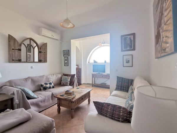 VMO 307 - A three bedroom villa with gardens and fantastic mountain views - 9