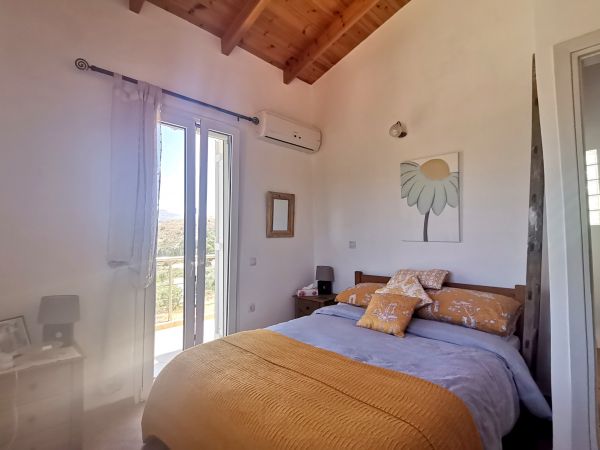 VMO 307 - A three bedroom villa with gardens and fantastic mountain views - 10