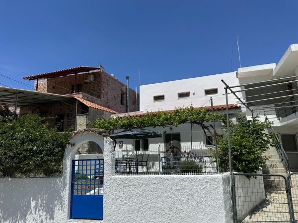 VMO312 - A two bedroom village house with a garden in the village of Mourne - 1