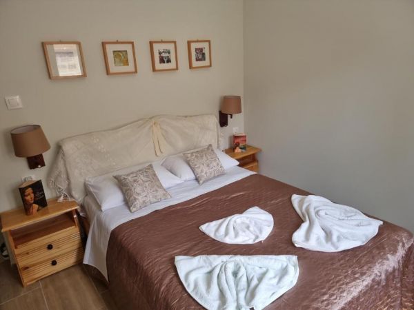 VPER320-A TWO BEDROOM VILLA WITH GARDEN AND SMALL SWIMMING POOL NEAR MIRES - 4